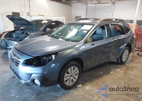 2018 Subaru Outback 2.5I Premium z USA, uszkodzony, nr VIN 4S4BSACC4J3387825